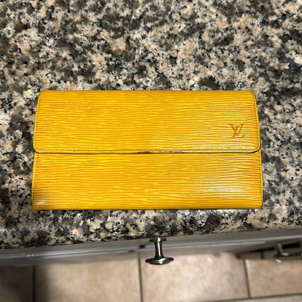 Louis Vuitton Epi Sarah Long Wallet
